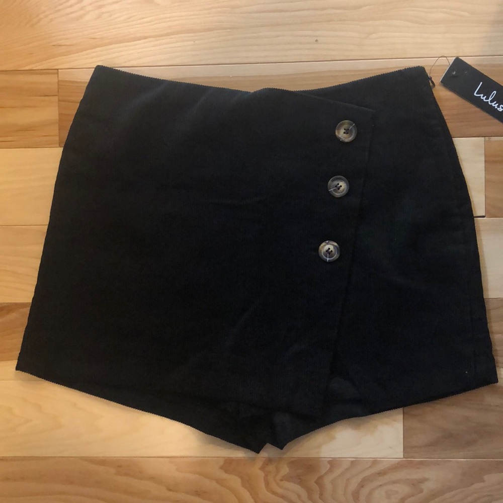 LULU’S black corduroy skort size S NWT